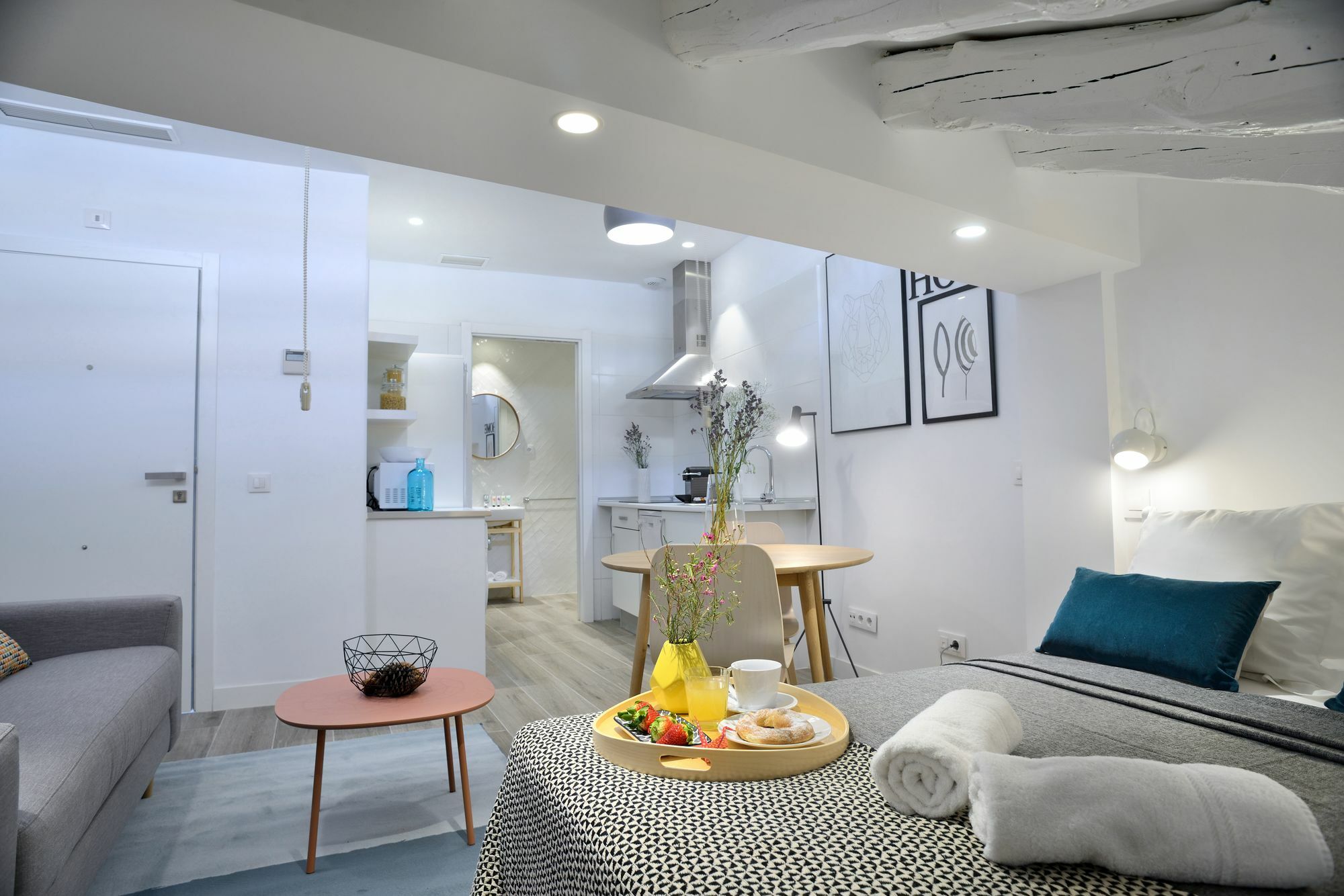 NQN Aparts&Suites Madrid Extérieur photo